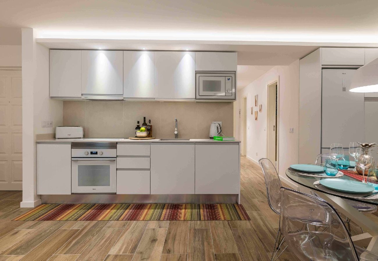 Apartamento em Albufeira - Downtown Albufeira 3-Bedroom Luxury Apartment