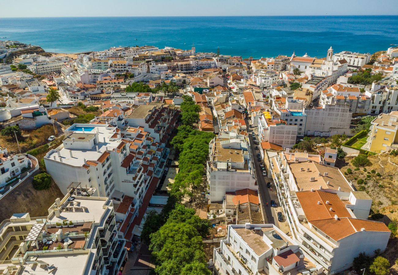 Apartamento em Albufeira - Downtown Albufeira 3-Bedroom Luxury Apartment