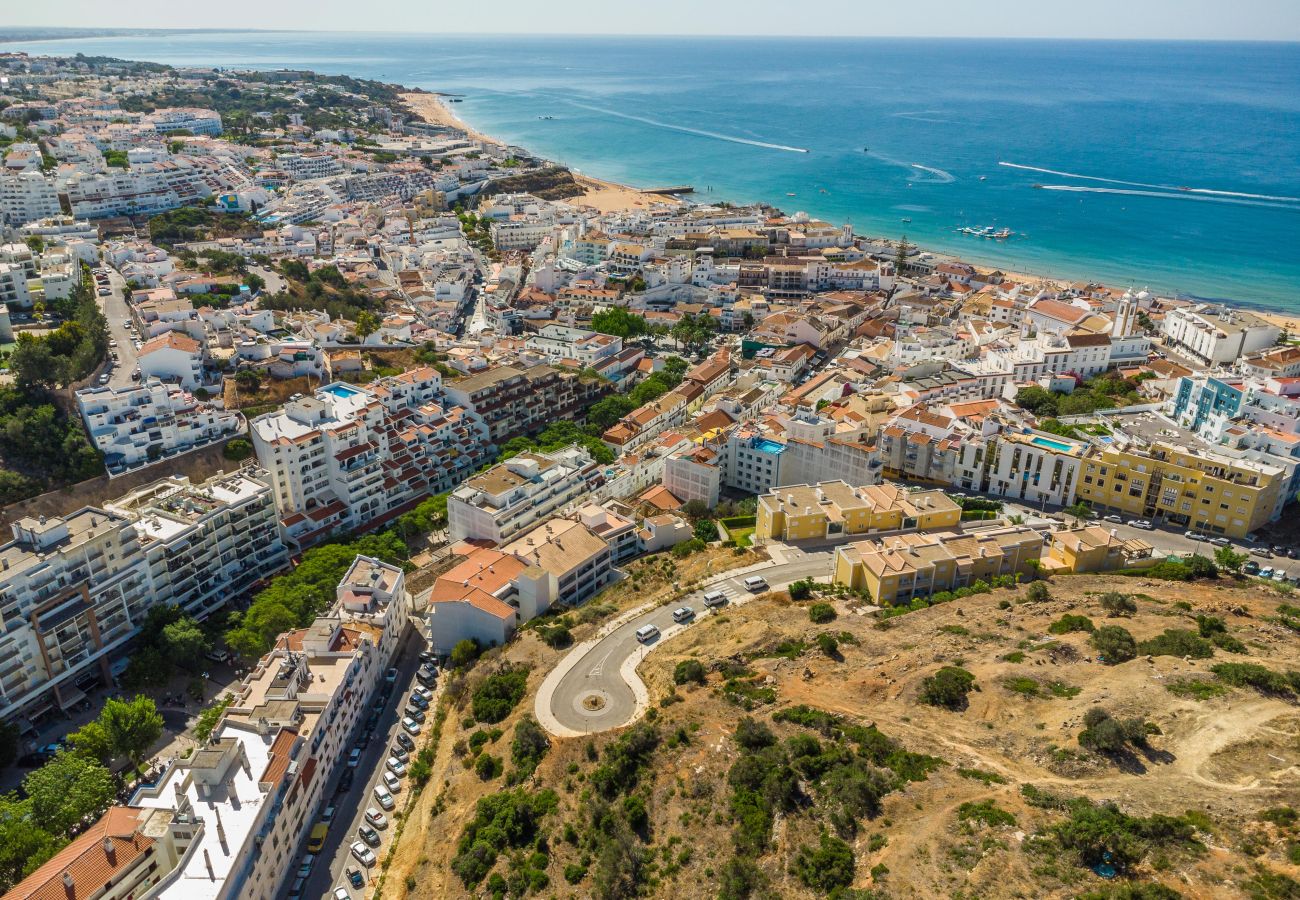 Apartamento em Albufeira - Downtown Albufeira 3-Bedroom Luxury Apartment