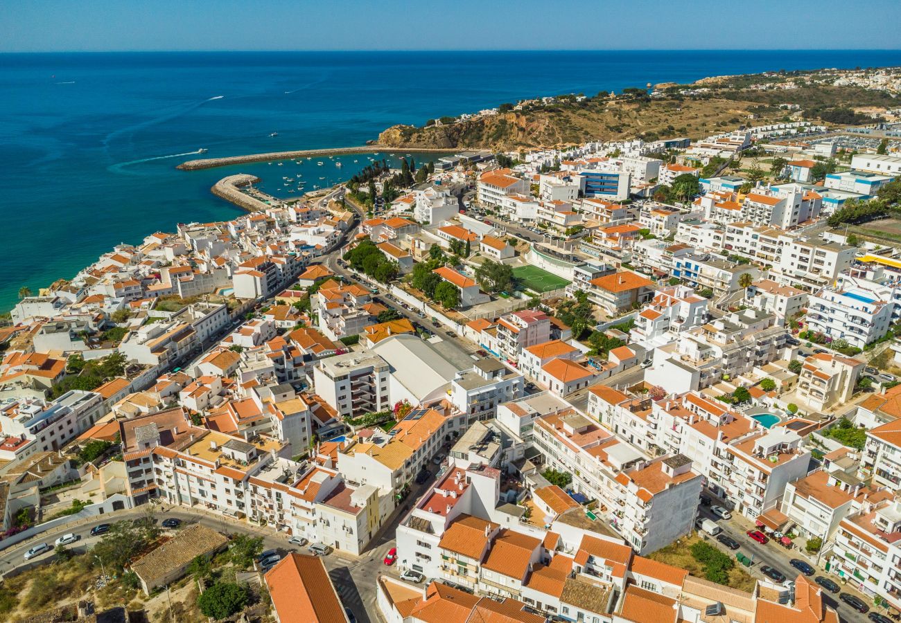 Apartamento em Albufeira - Downtown Albufeira 3-Bedroom Luxury Apartment