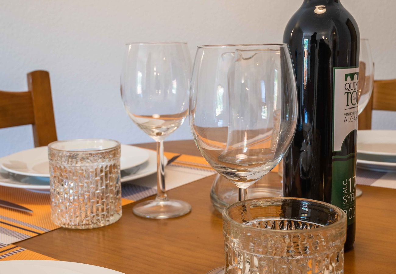 Apartamento em Guia - Salgados 1 Bedroom Apartment - 500m da Praia