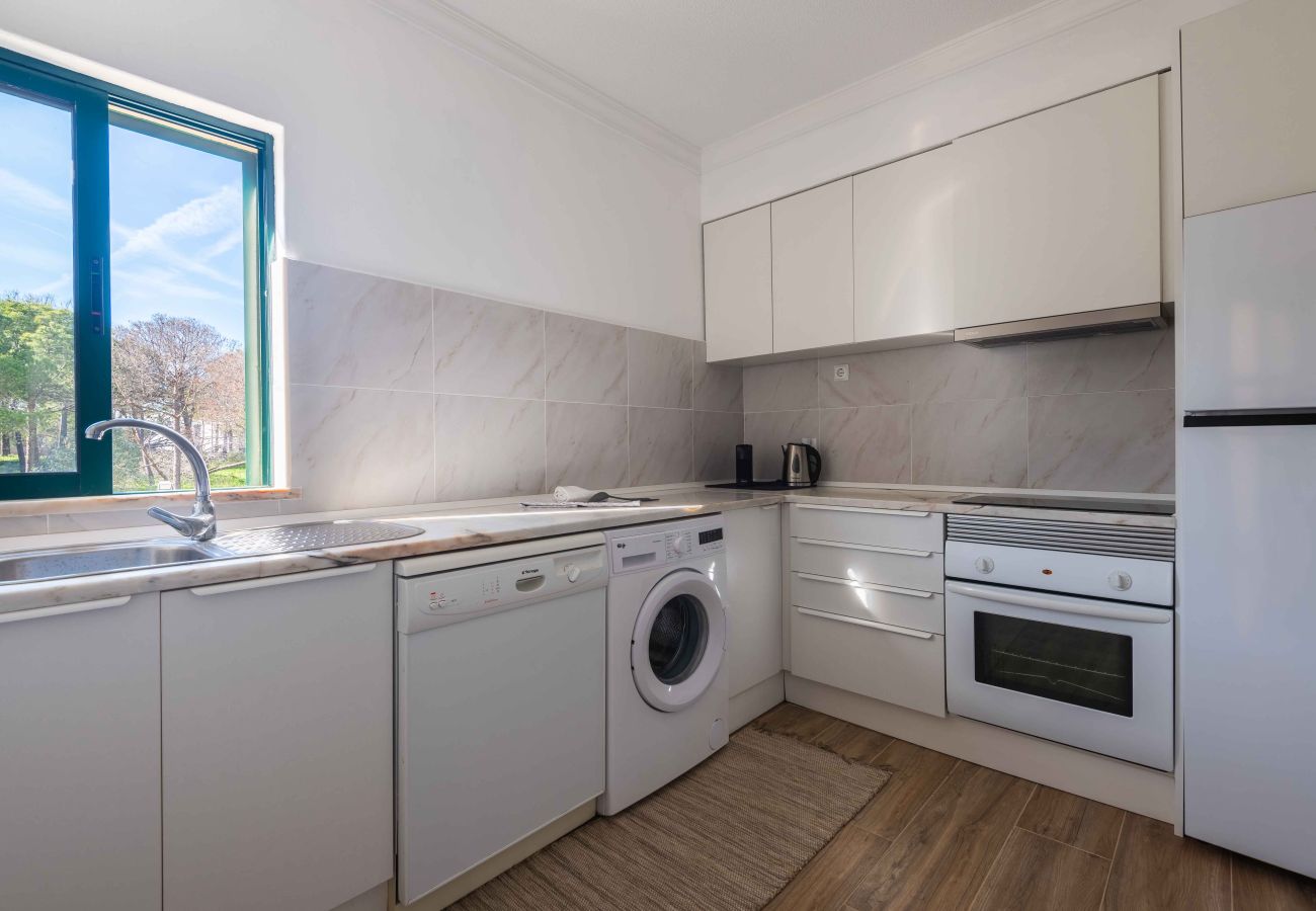 Apartamento em Guia - Salgados 1 Bedroom Apartment - 500m da Praia