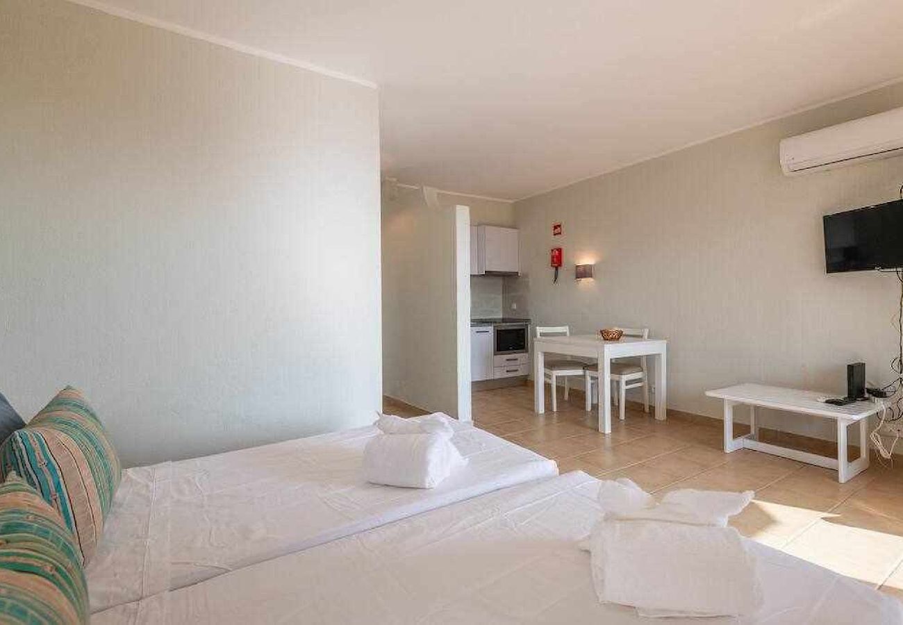 Apartamento em Albufeira - Studio W/ Sea View & Free Wi-Fi