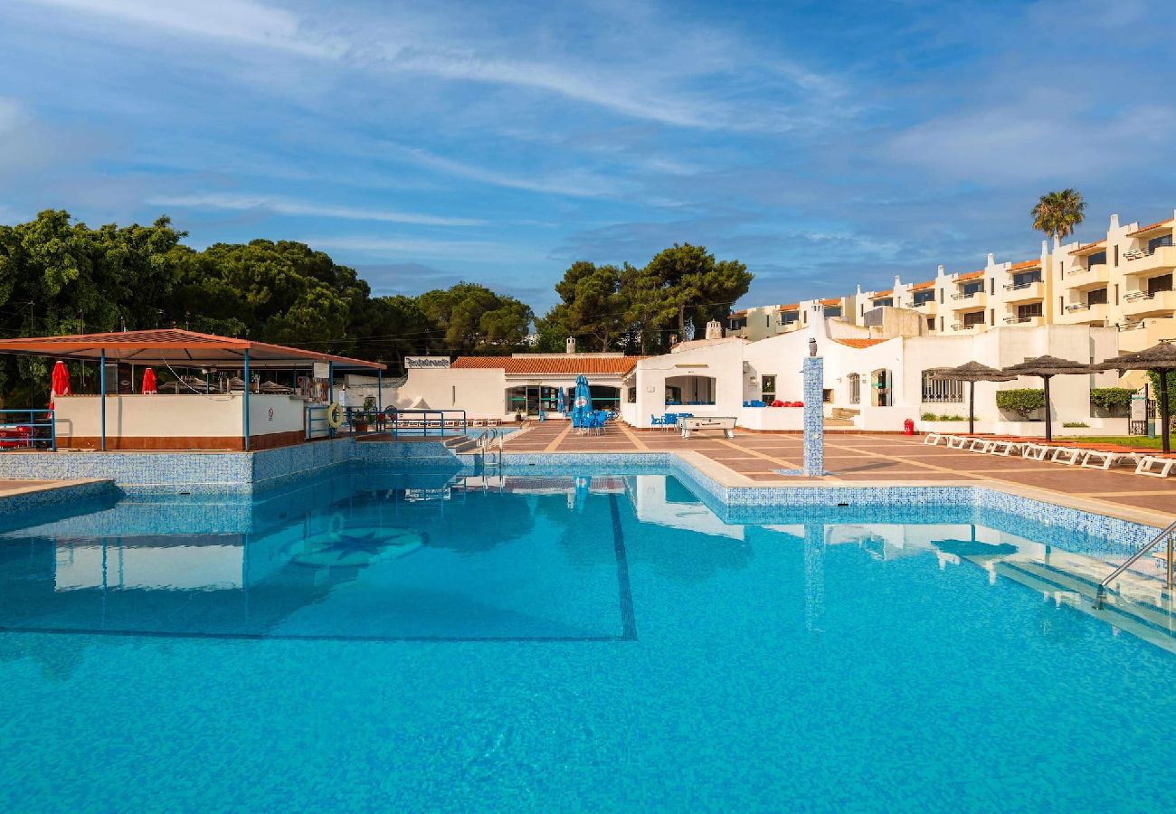 Apartamento em Albufeira - Studio W/ Sea View & Free Wi-Fi