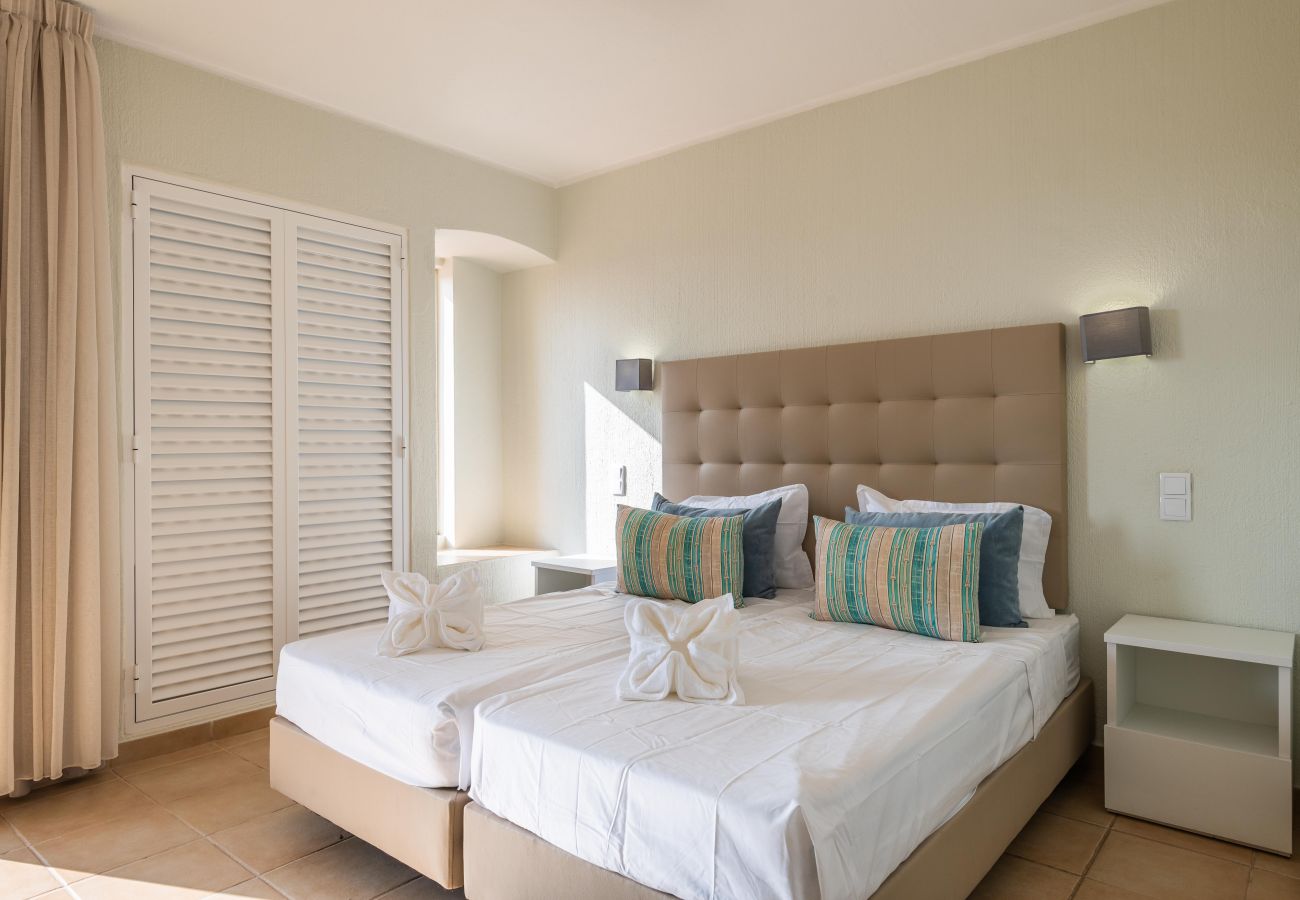 Apartamento em Albufeira - Studio W/ Sea View & Free Wi-Fi