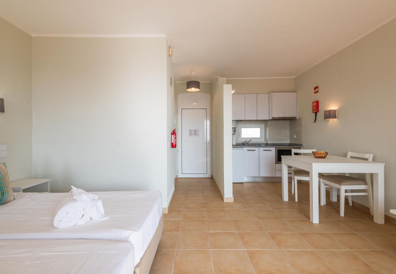 Apartamento em Albufeira - Studio W/ Sea View & Free Wi-Fi