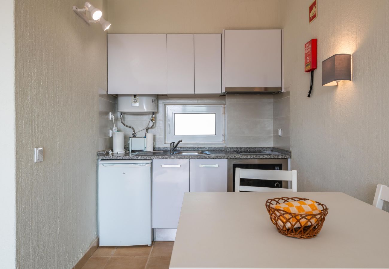 Apartamento em Albufeira - Studio W/ Sea View & Free Wi-Fi