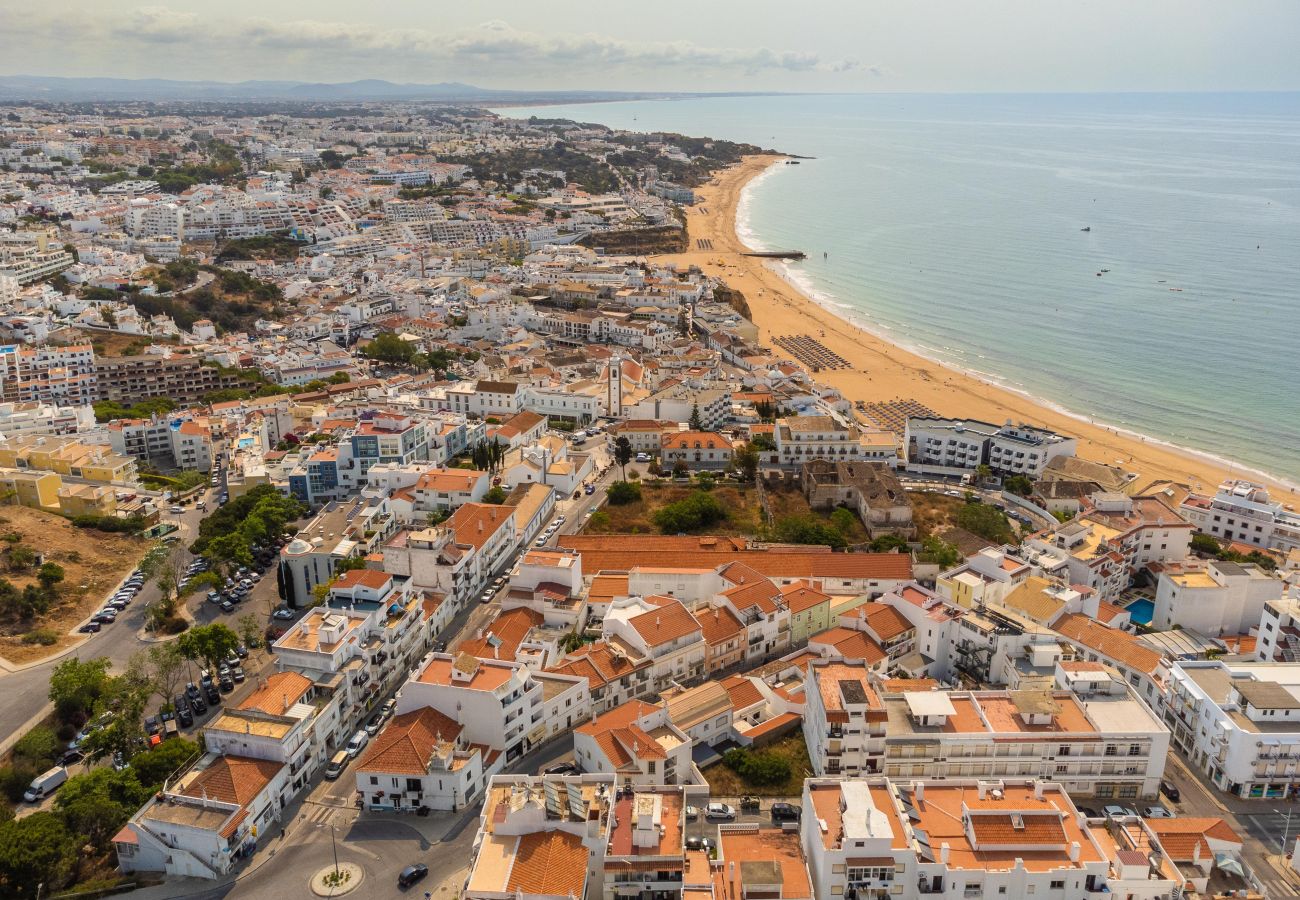 Apartamento em Albufeira - Studio W/ Sea View & Free Wi-Fi