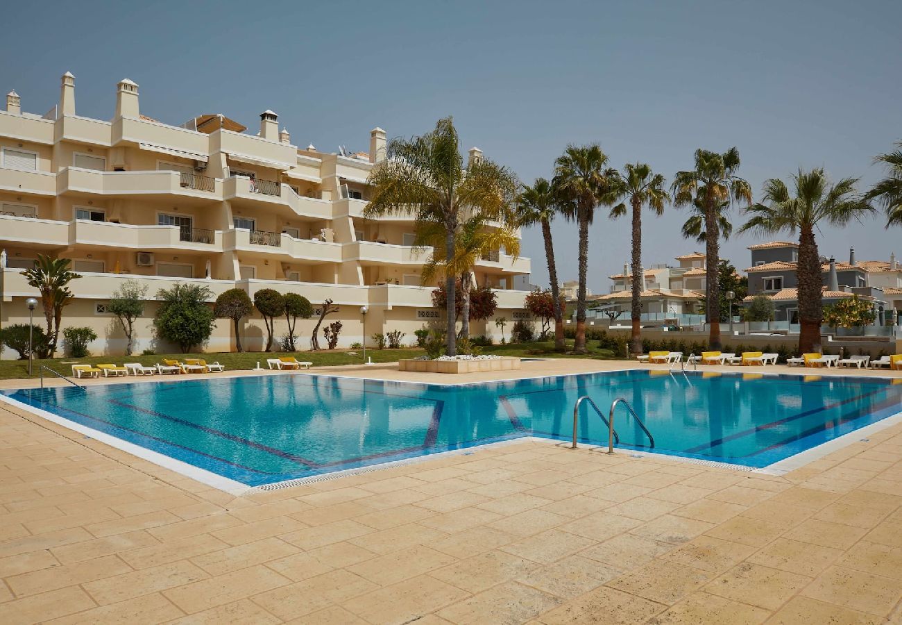 Apartamento em Sesmarias - Casa Terra 2-Bedroom Apartment with Pool