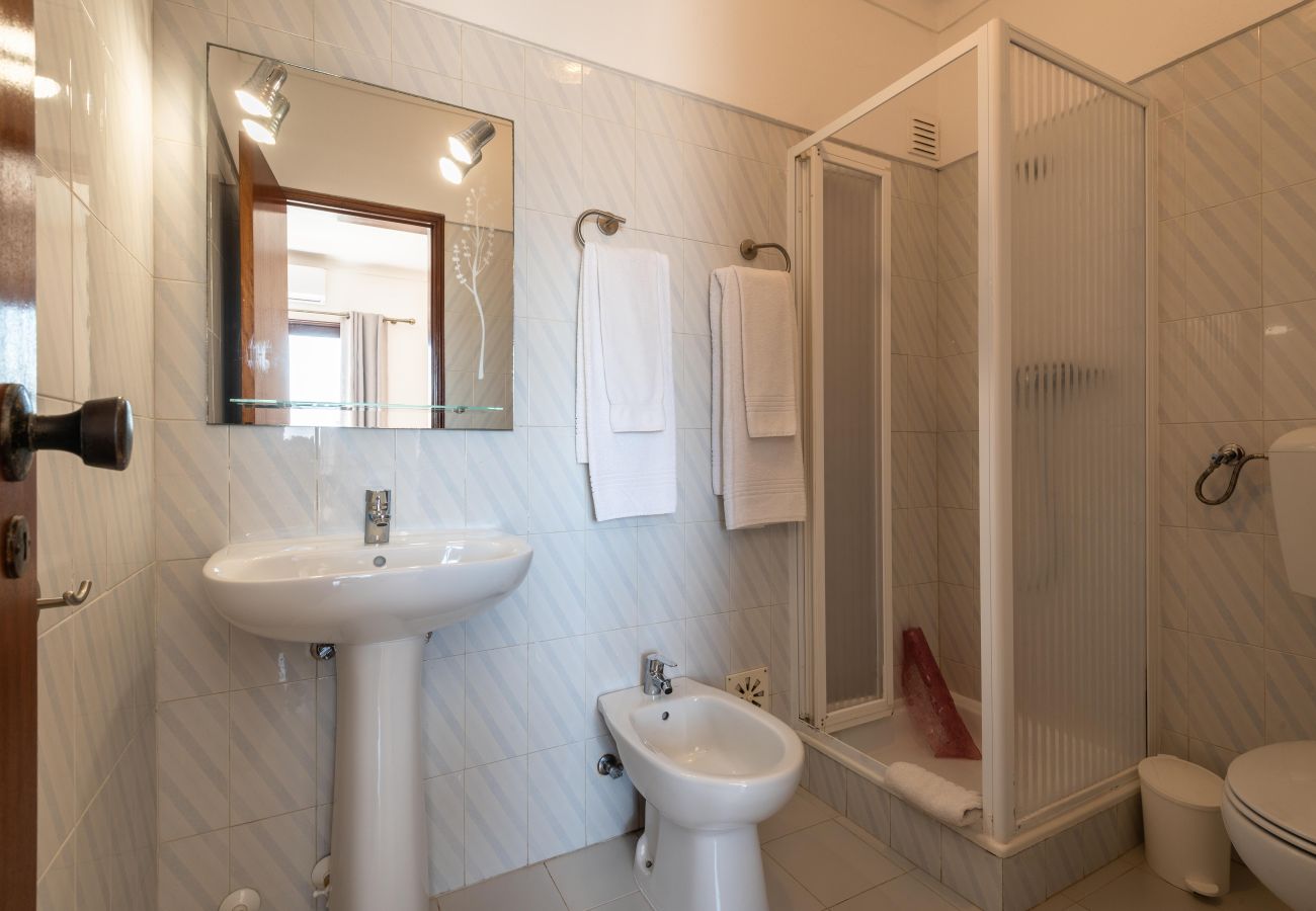 Villa in Guia - Villa Canto Ii - 500m from the Beach -Private Pool