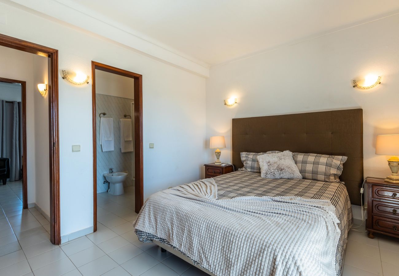 Villa in Guia - Villa Canto Ii - 500m from the Beach -Private Pool