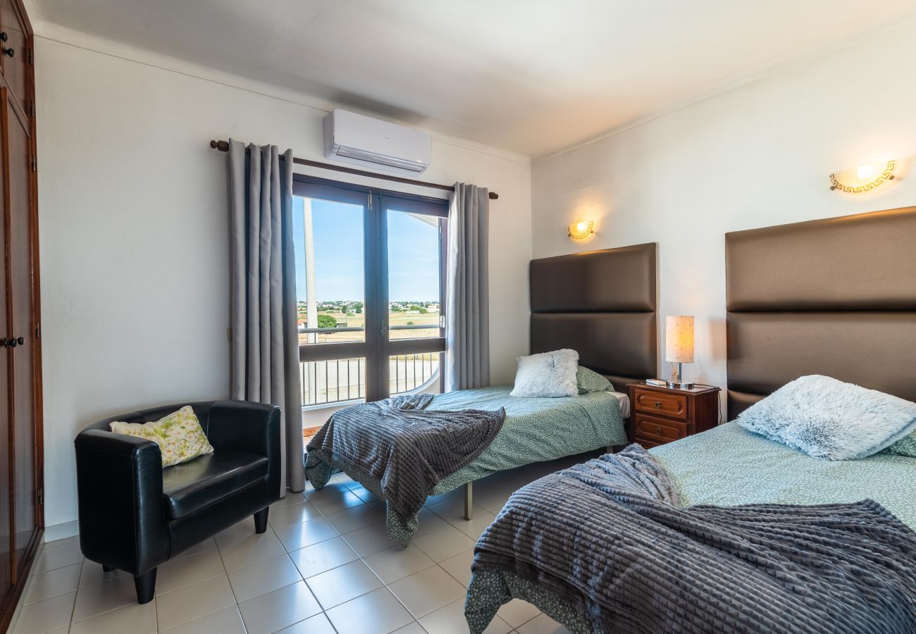 Villa in Guia - Villa Canto Ii - 500m from the Beach -Private Pool