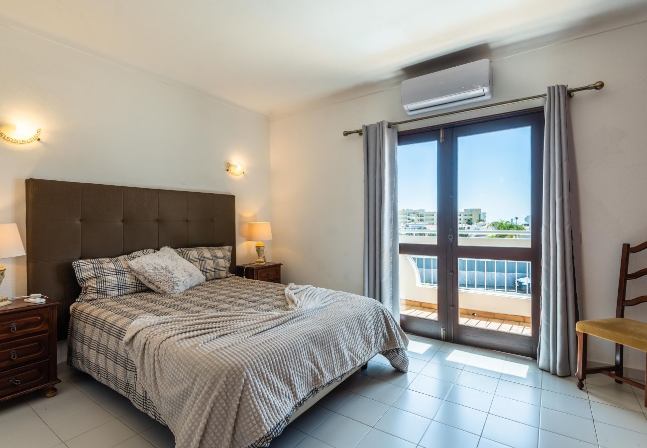 Villa in Guia - Villa Canto Ii - 500m from the Beach -Private Pool