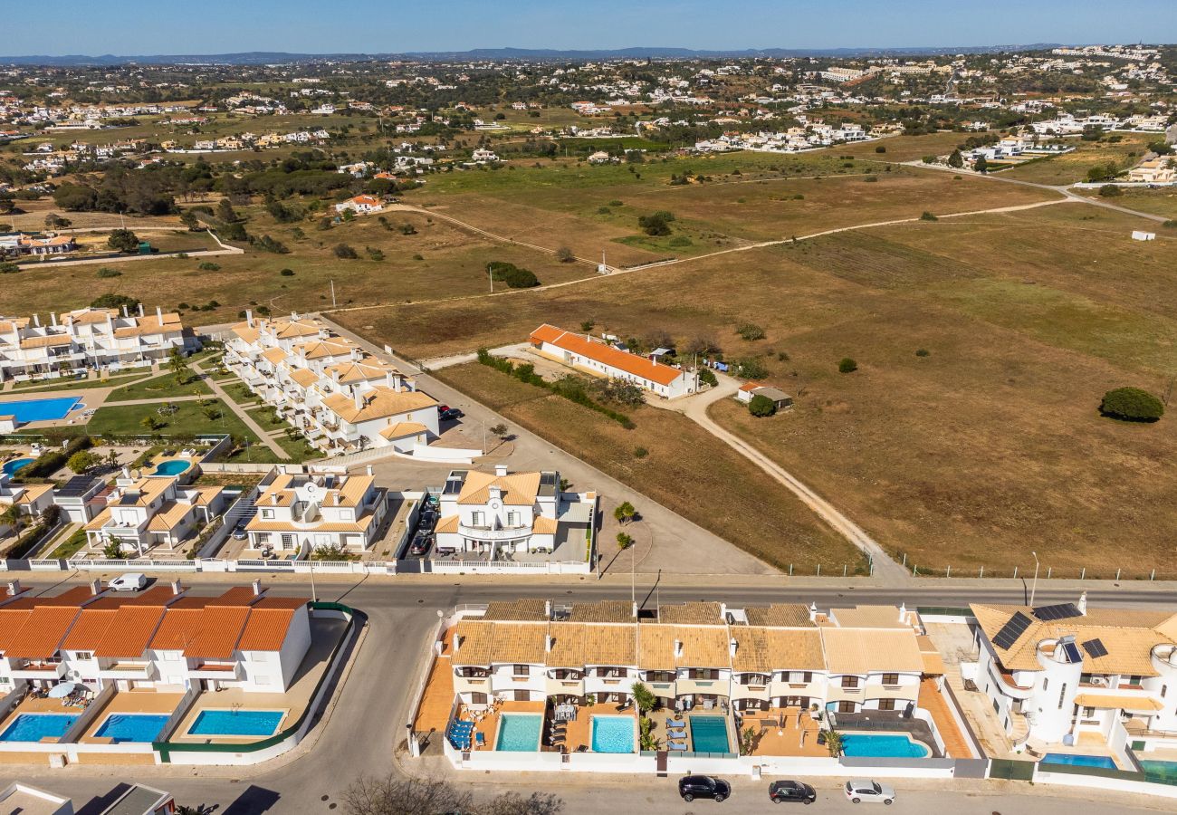 Villa in Guia - Villa Canto Ii - 500m from the Beach -Private Pool