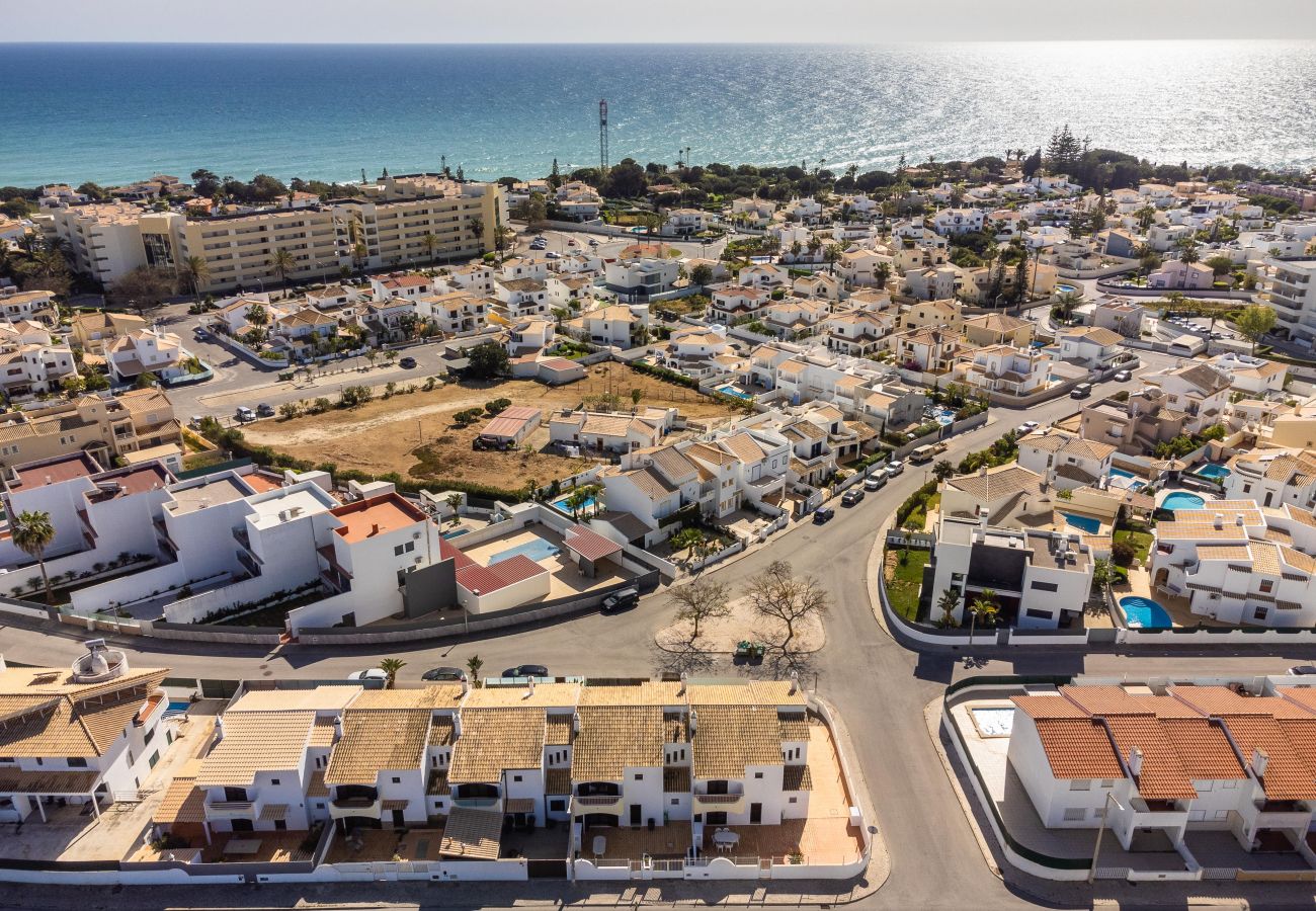 Villa in Guia - Villa Canto Ii - 500m from the Beach -Private Pool