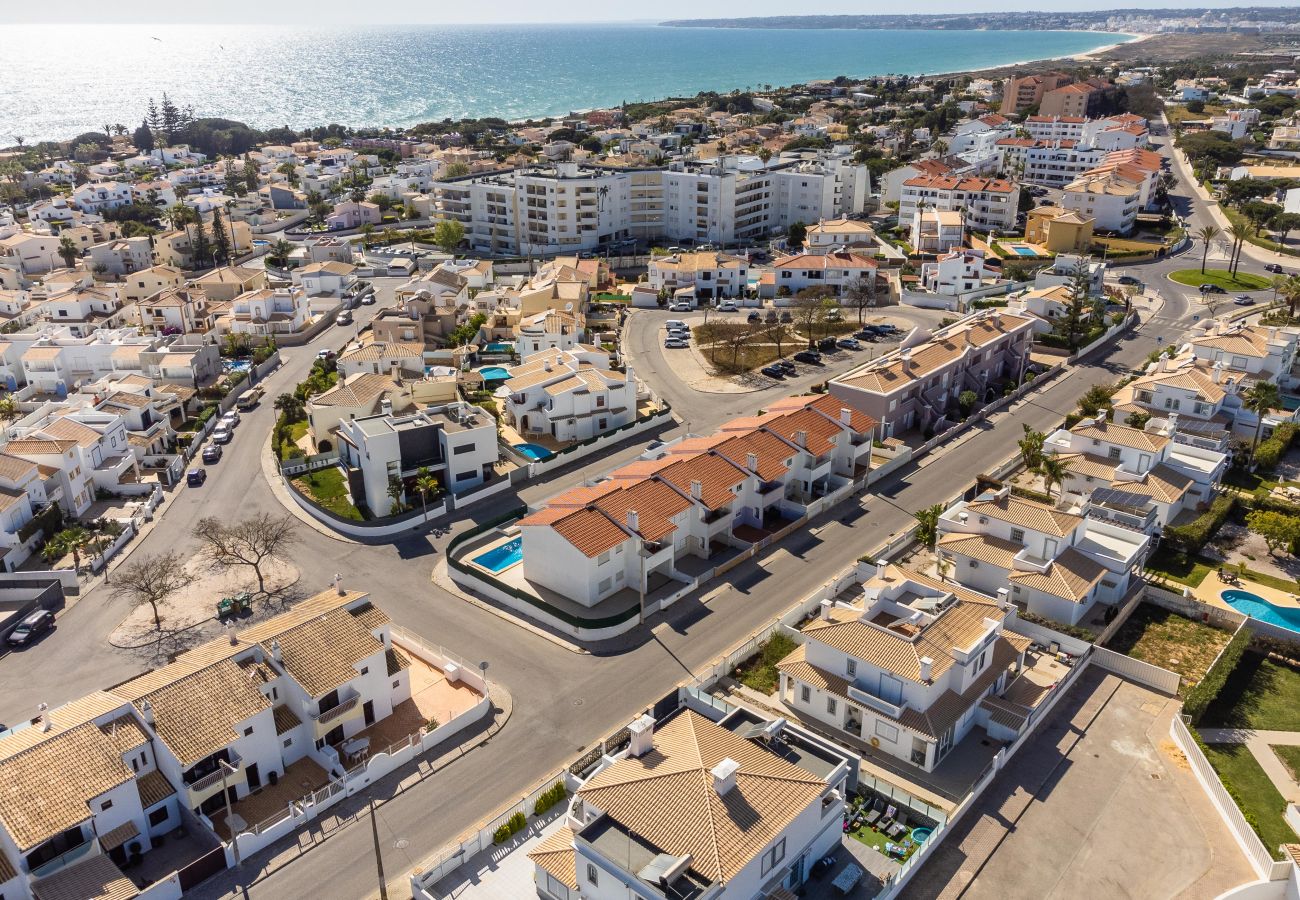 Villa in Guia - Villa Canto Ii - 500m from the Beach -Private Pool