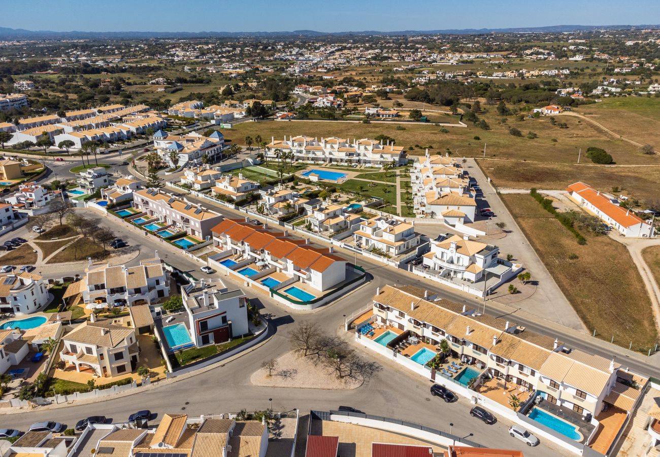 Villa in Guia - Villa Canto Ii - 500m from the Beach -Private Pool