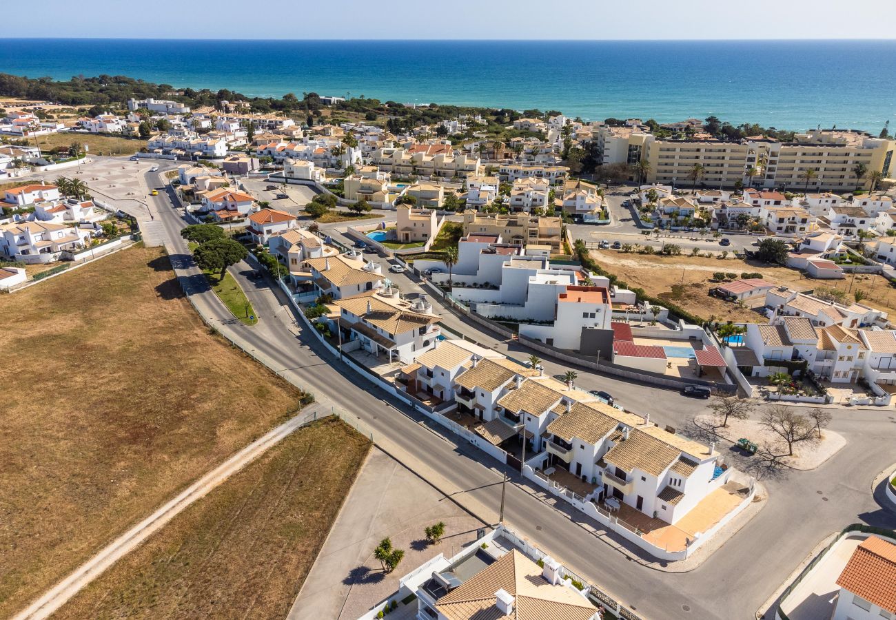 Villa in Guia - Villa Canto Ii - 500m from the Beach -Private Pool