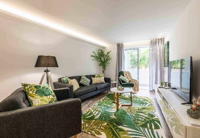 Apartment in Albufeira - Downtown Albufeira 3-Bedroom Luxury Apartment