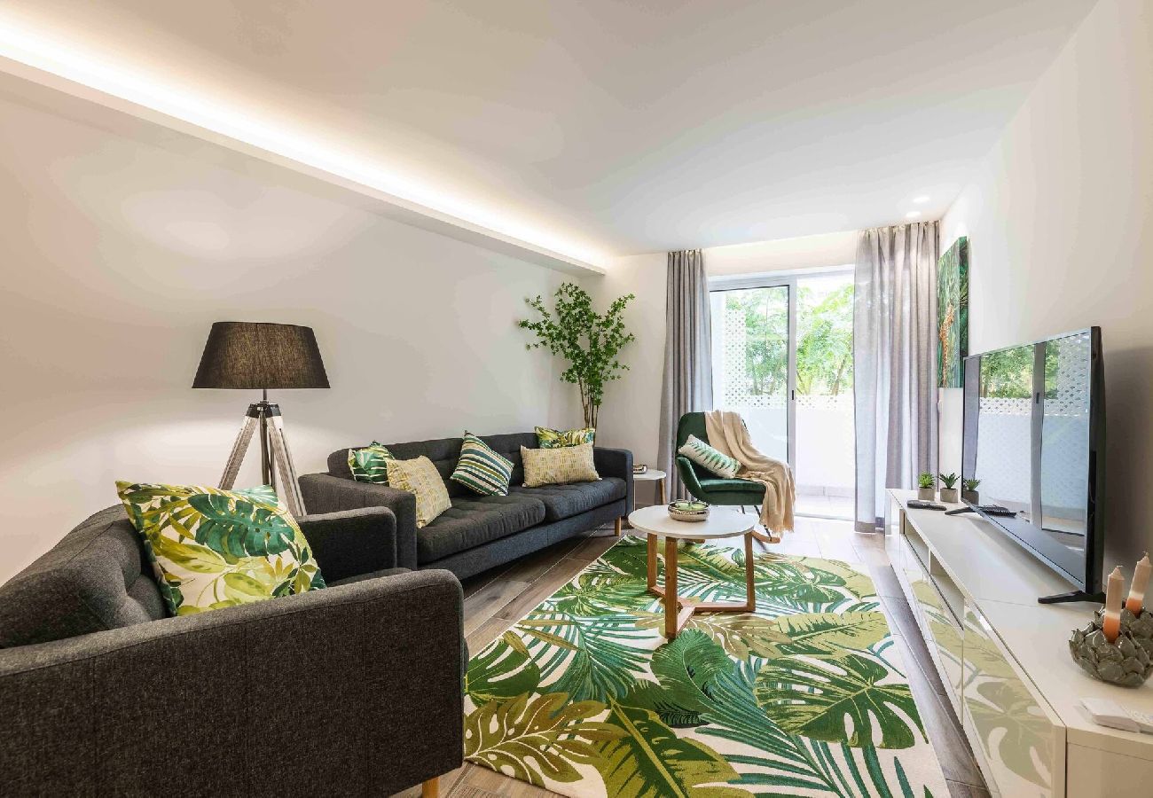 Apartment in Albufeira - Downtown Albufeira 3-Bedroom Luxury Apartment