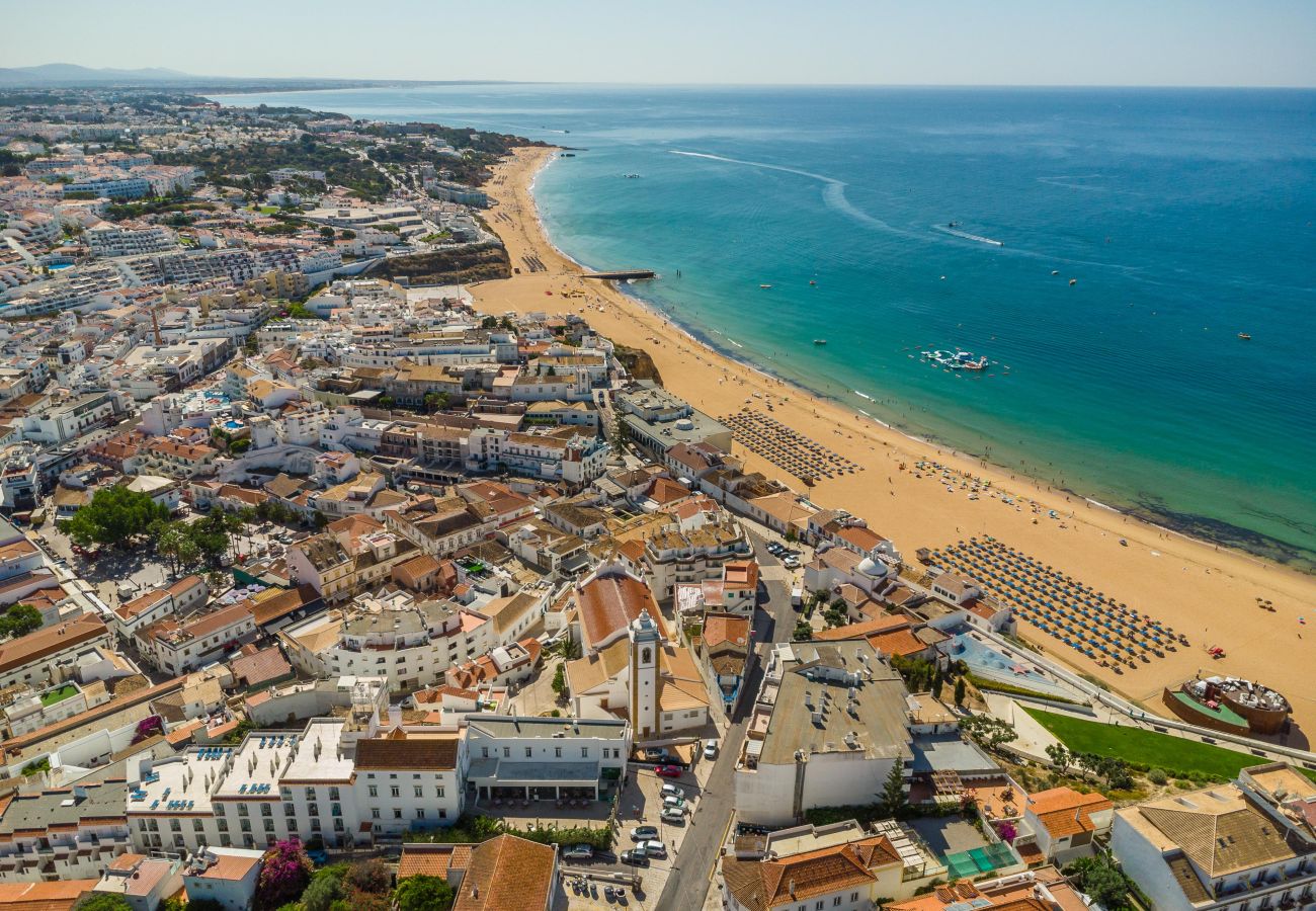 Apartment in Albufeira - Downtown Albufeira 3-Bedroom Luxury Apartment