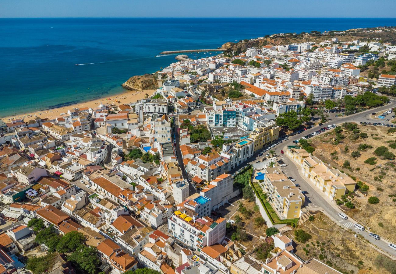Apartment in Albufeira - Downtown Albufeira 3-Bedroom Luxury Apartment