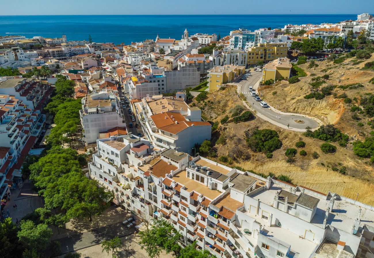 Apartment in Albufeira - Downtown Albufeira 3-Bedroom Luxury Apartment