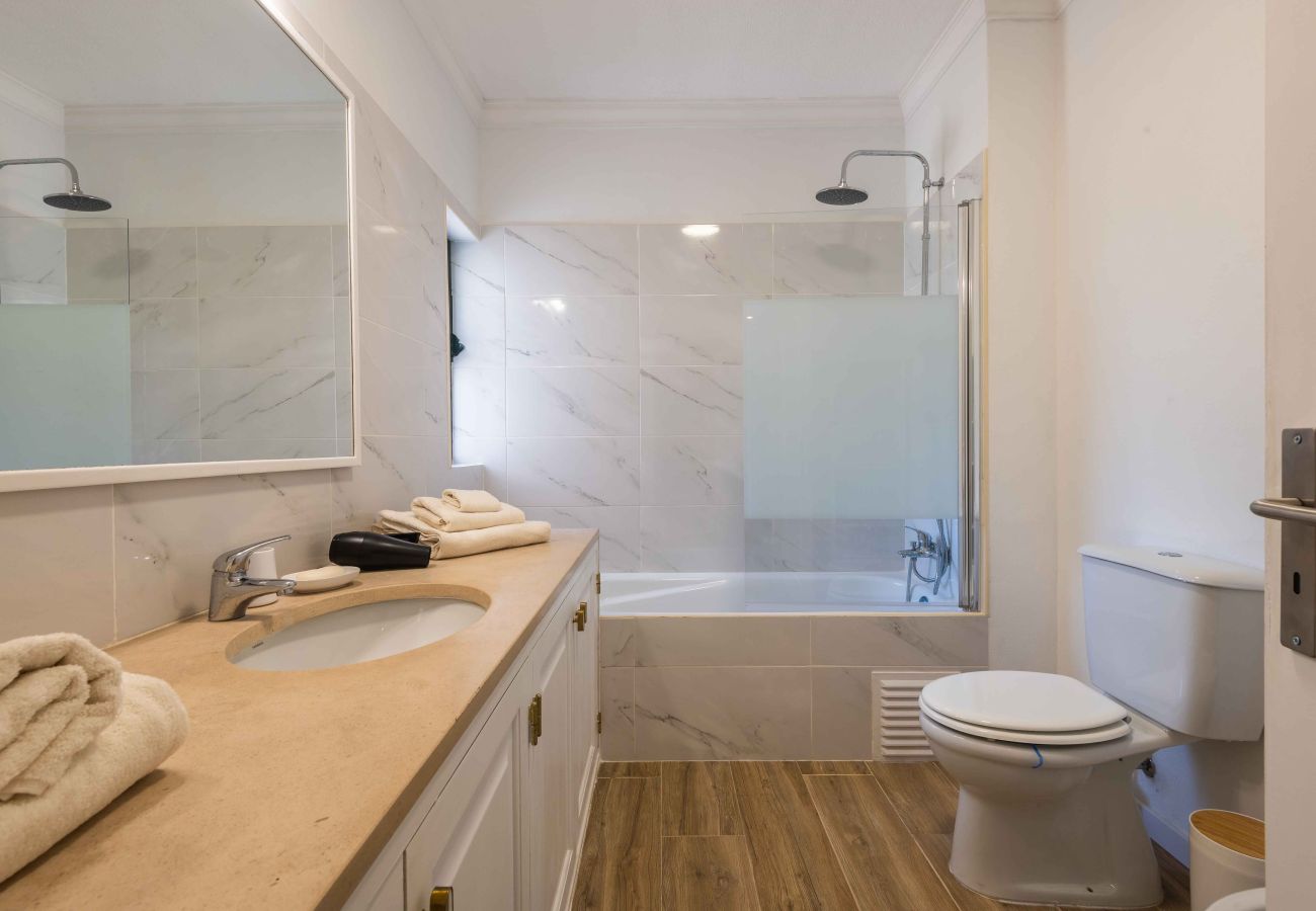 Apartment in Guia - Salgados 1 Bedroom Apartment - 500m da Praia